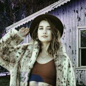 Meet your Posher, Crystal